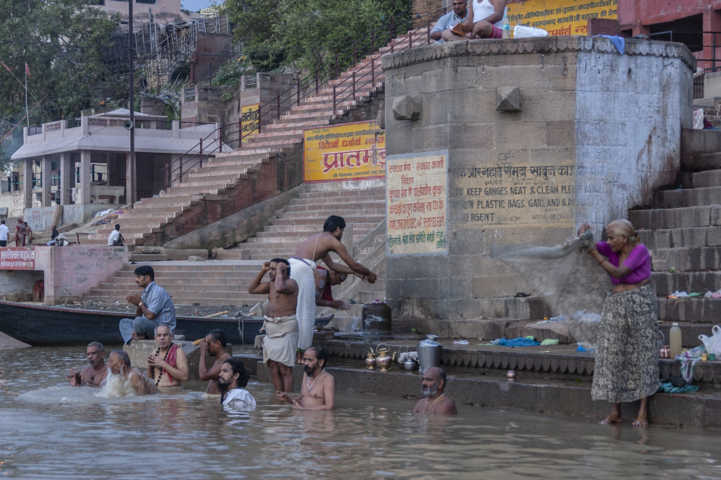 28 - India - Varanasi - rio Ganges
